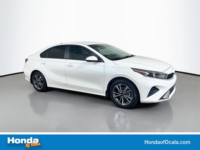 Snow White Pearl 2023 Kia Forte Sedan Front-Wheel Drive Continuously Variable Transmission