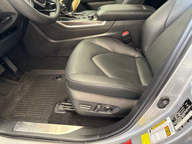 2025 Toyota Highlander Limited Silver at Gullo Toyota