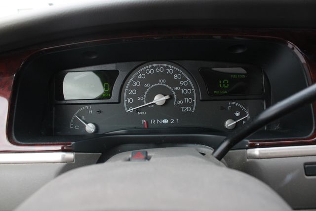 Used 2003 Silver Lincoln Signature image 7