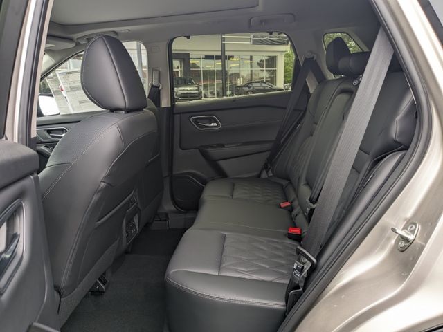 2025 Nissan Rogue Platinum photo