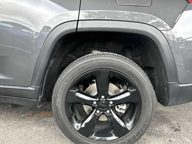 Used 2024 Gray Jeep Altitude X image 10