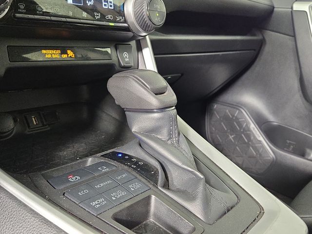 2022 Toyota RAV4 XLE photo
