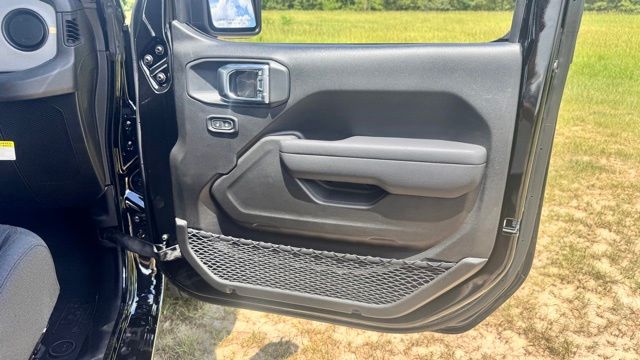 new 2025 Jeep Gladiator car, priced at $33,237