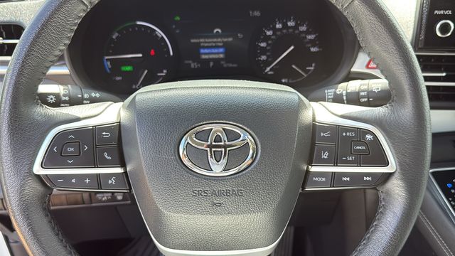 Used 2025 Toyota Sienna Van