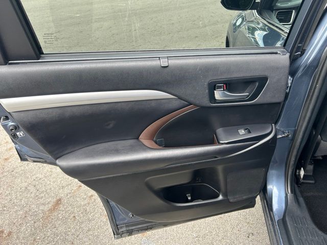 used 2019 Toyota Highlander car, priced at $24,059