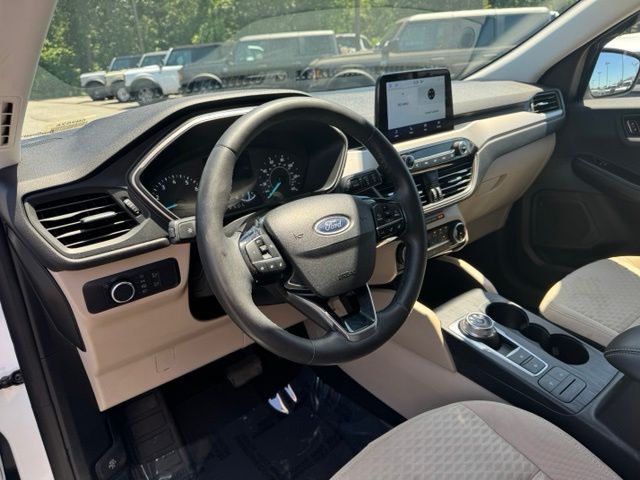 Used 2022 White Ford SE image 24