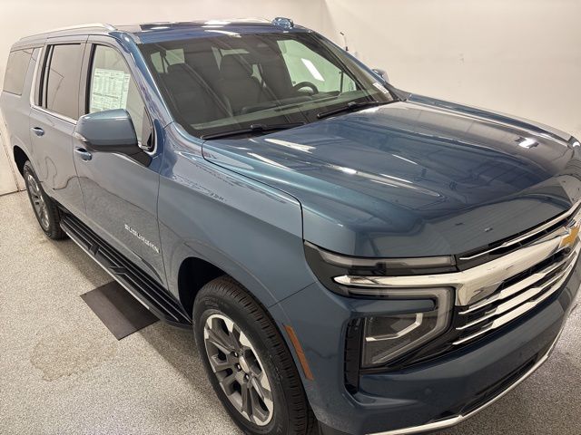 2025 Chevrolet Suburban LT photo