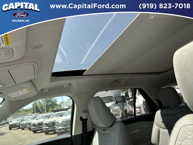Used 2025 Gray Ford Platinum image 22