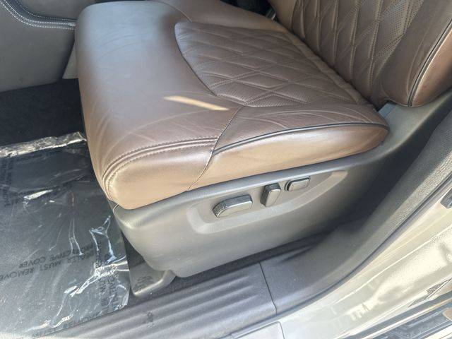 Used 2023 White Nissan Platinum image 32