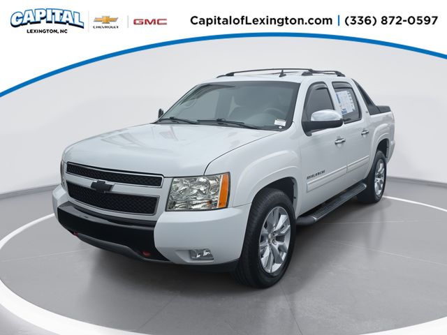 Summit White 2011 Chevrolet Avalanche Pickup Truck Four-Wheel Drive 6-Speed Automatic