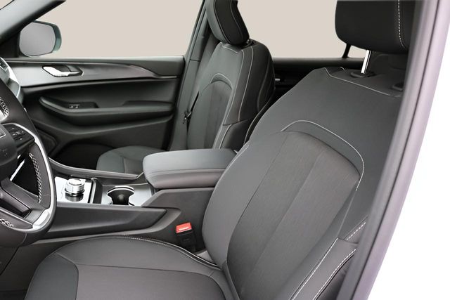 New Car 2025 Jeep Grand Cherokee L  Laredo For Sale Under $35,000 In Austin, Texas