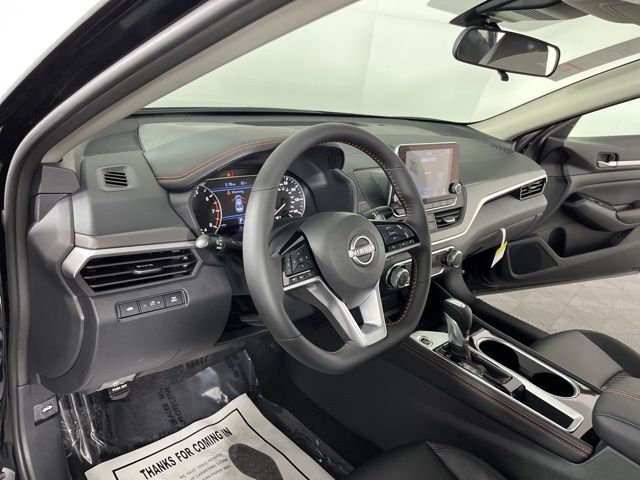 2025 Super Black Clearcoat Nissan Altima 2.5 SR FWD Sedan