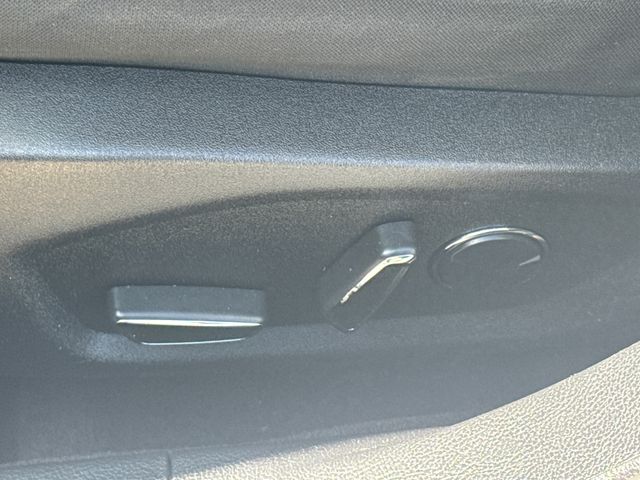 Used 2017 Silver Ford SE image 21