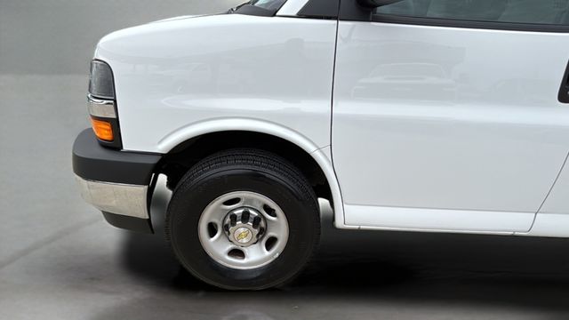 Used 2024 White Chevrolet LT image 28