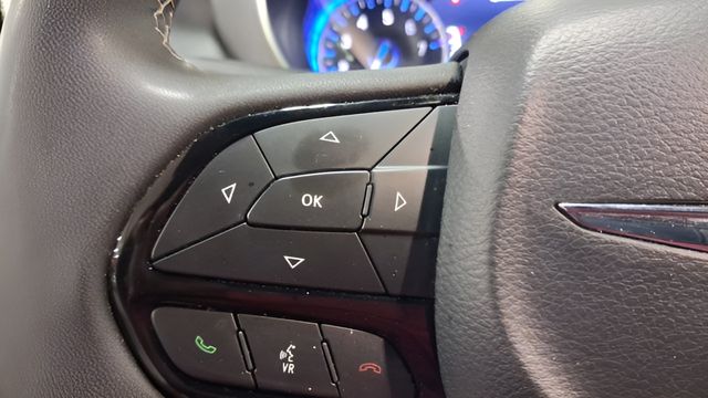 Used 2025 Chrysler Pacifica Van