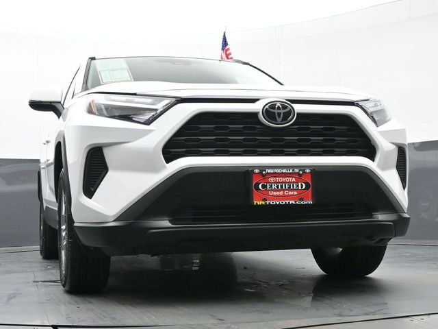 2023 Toyota RAV4 XLE 40