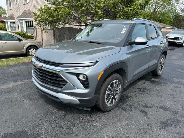 Sterling Gray Metallic 2025 Chevrolet Trailblazer SUV / Crossover Four-Wheel Drive 9-Speed Automatic