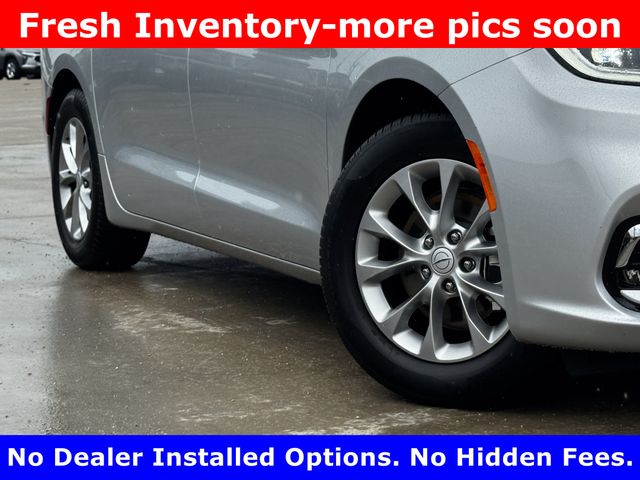 2026 Chrysler Pacifica Limited Silver at Mac Haik CDJR North Houston