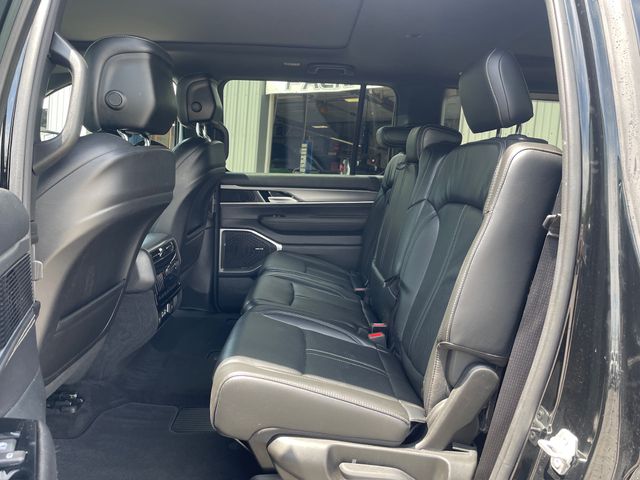 2023 Jeep Wagoneer Base - Diamond Black exterior view 12