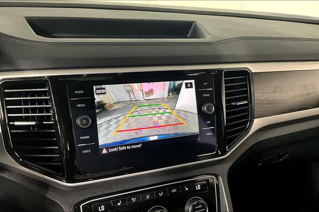 2022 Volkswagen Atlas 3.6L V6 SE w/Technology photo
