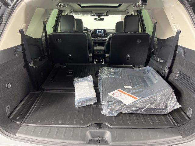 2025 Everest White Pearl Tricoat Nissan Pathfinder Platinum 4X4 SUV