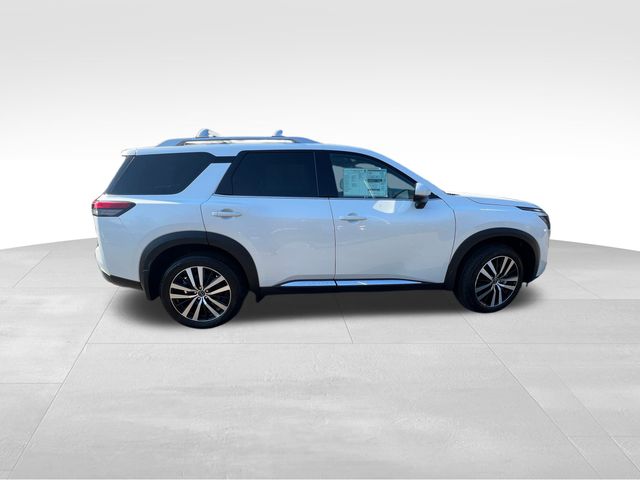 2025 Everest White Pearl Tricoat Nissan Pathfinder Platinum 4X4 SUV