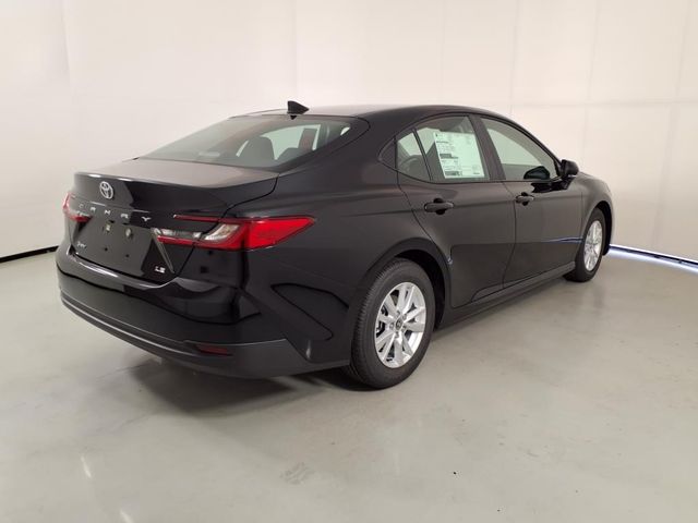 2025 Toyota Camry LE photo