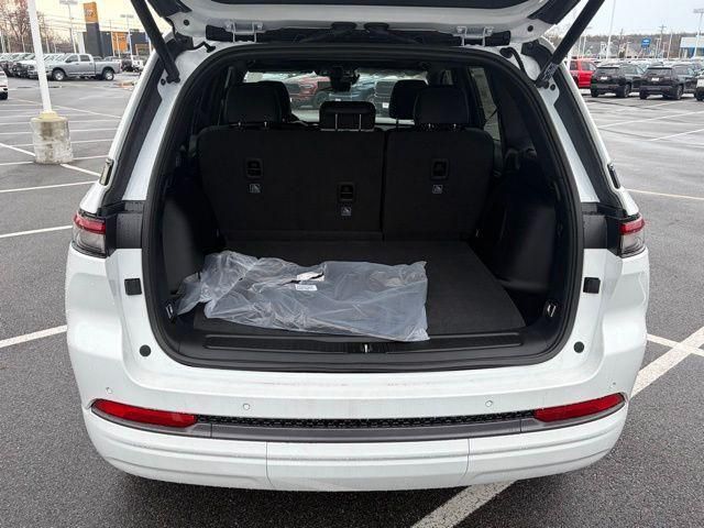 new 2026 Jeep Grand Cherokee car, priced at $45,400