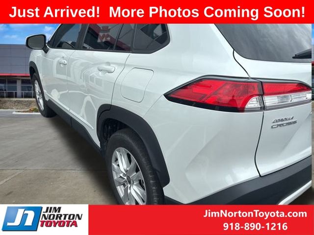 Used 2022 Toyota Corolla Cross LE with VIN 7MUCAAAG7NV020896 for sale in Northfield, Minnesota