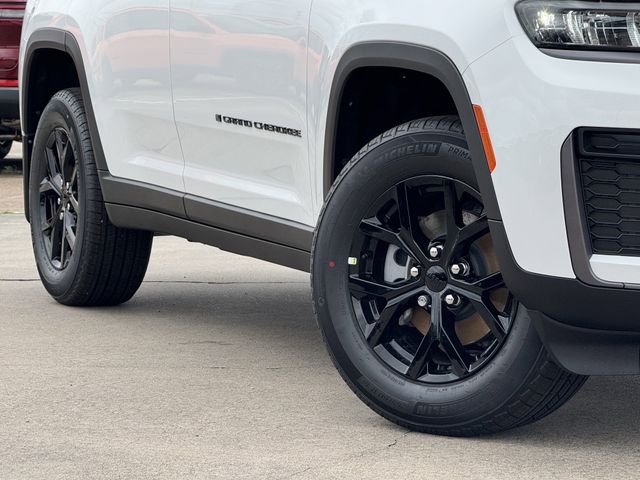 2026 Jeep Grand Cherokee Laredo White/off-white at Big Star Buick GMC