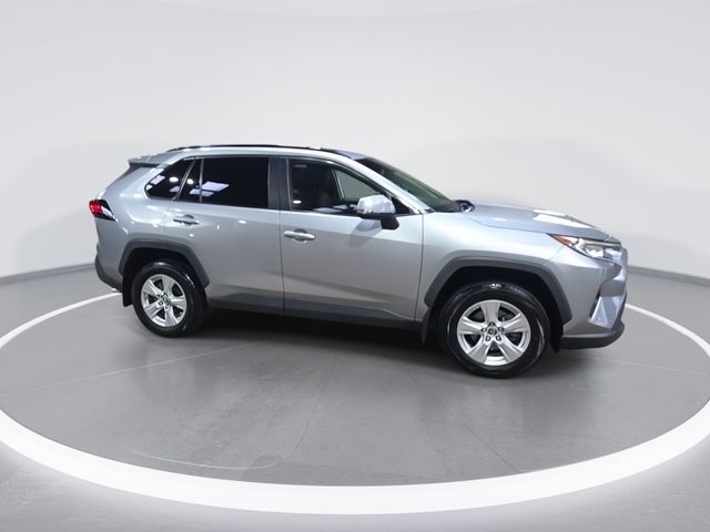 Used 2019 Silver Toyota XLE image 9