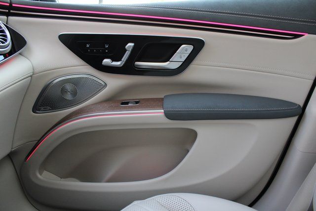 Used 2023  Mercedes-Benz 580 image 27