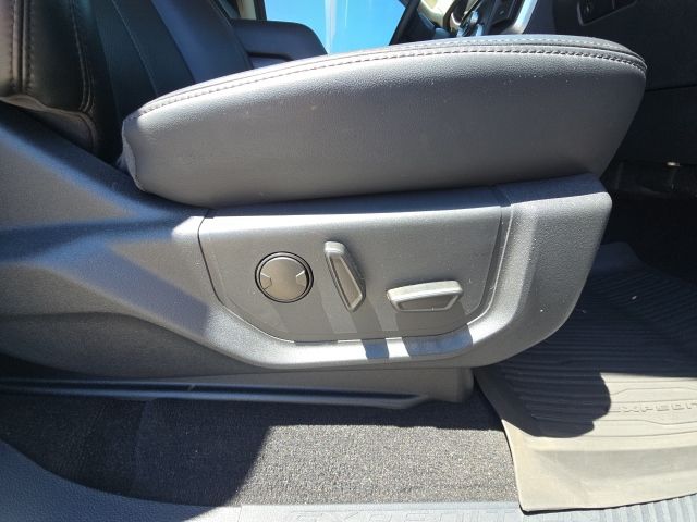 2024 Ford Expedition XLT:B02304