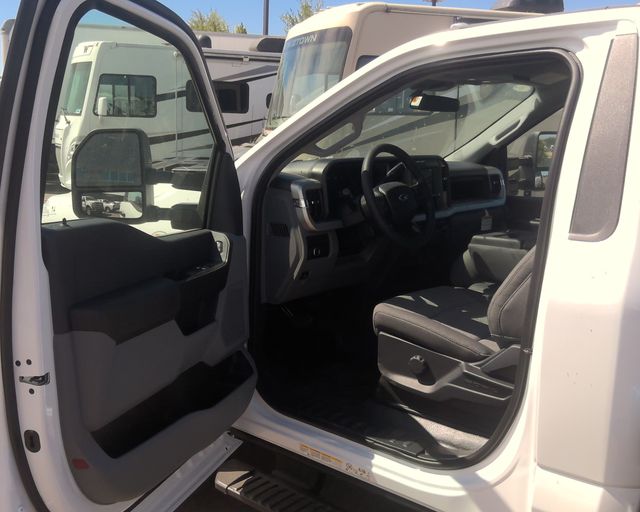 New 2026 Oxford White Ford XL image 9