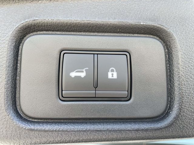 New 2026 White Nissan Platinum image 9