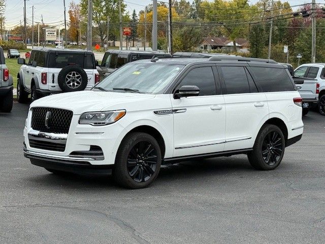 Certified Used 2024 White Lincoln Black Label image 10