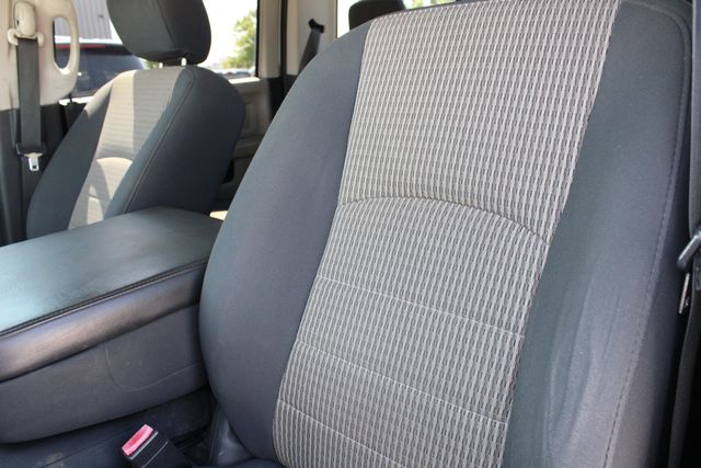 Used 2010 White Ram SLT image 4
