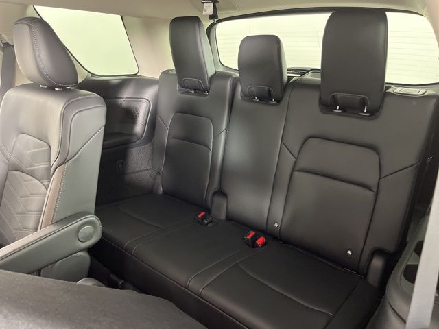 2025 Everest White Pearl Tricoat Nissan Pathfinder Platinum 4X4 SUV