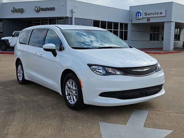 2023 Chrysler Voyager LX FWD