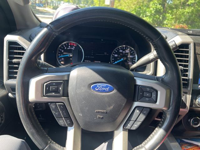 2021 Ford F-350SD Lariat photo