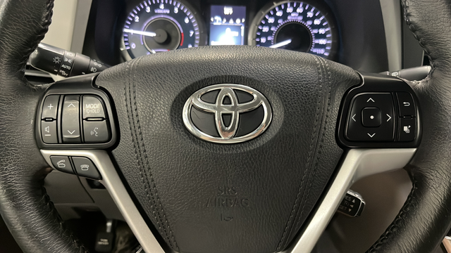 Used 2017 Predawn Gray Mica Toyota XLE image 16