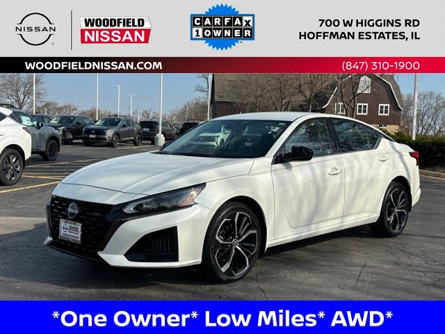 Pearl White Tricoat 2023 Nissan Altima 2.5 SR AWD Sedan All-Wheel Drive Continuously Variable Transmission