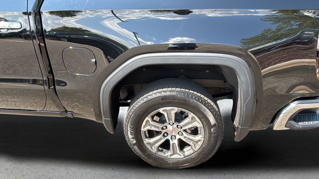 Used 2025 Black GMC SLT image 36