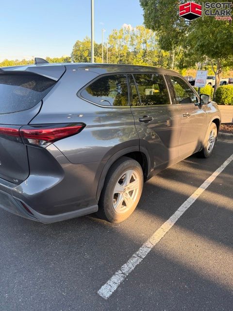 2022 Toyota Highlander LE
