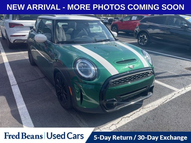 British Racing Green 2024 MINI Cooper S 2-Door Hatchback FWD Hatchback Front-Wheel Drive 6-Speed Manual
