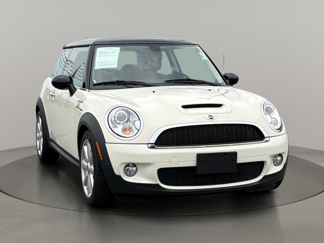 Pepper White 2010 MINI Cooper Hatchback Front-Wheel Drive 6-Speed Automatic