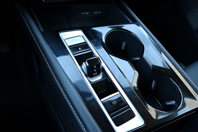 Used Car 2025 Volkswagen Atlas  2.0t Se W/technology For Sale Under $35,000 In Austin, Texas