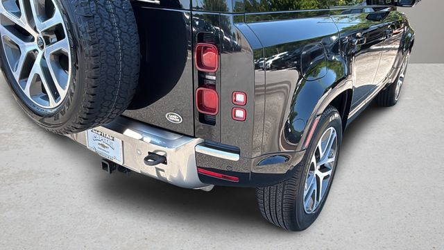 Used 2022  Land Rover SE image 43