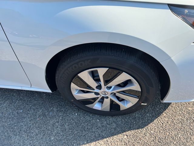 2025 Glacier White Nissan Altima 2.5 S FWD Sedan