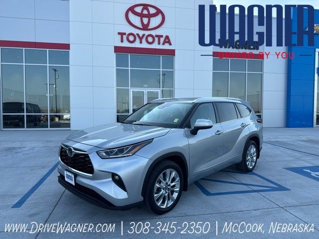 Celestial Silver Metallic 2022 Toyota Highlander SUV / Crossover All-Wheel Drive 8-Speed Automatic